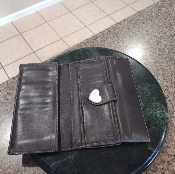 Gucci Monogram Heart Continental Long Wallet - Picture 5 of 17